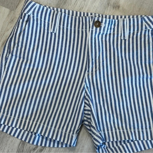 Women’s GAP 5” 4 Pocket Cotton City Short in Blue Stripe - Picture 3 of 6